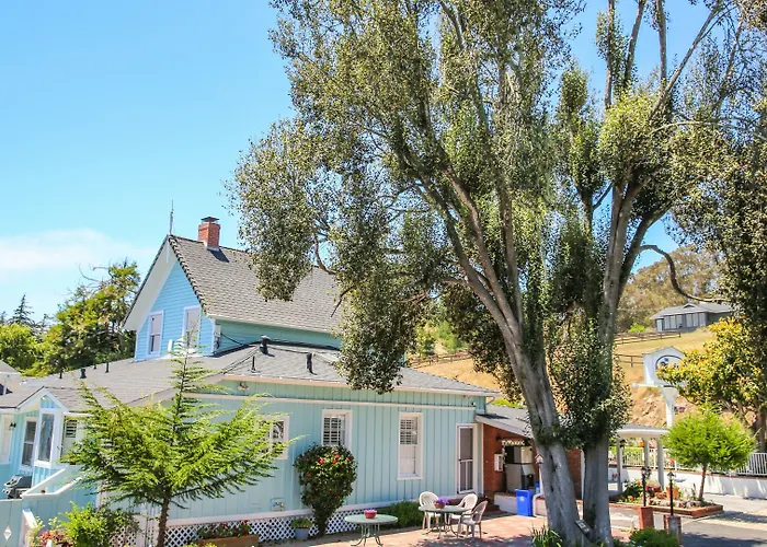 Bluebird Inn